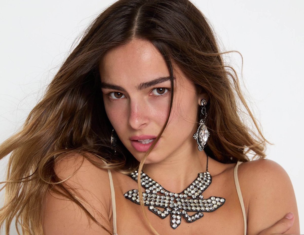 PopCrave's tweet image. Addison Rae tells the LA Times about an unnamed artist who released similar-sounding music after working with her:

“On my record with Luka and Elvira, we had worked with someone — or tried to include them in something — and then we didn’t really feel like it was necessary. No…