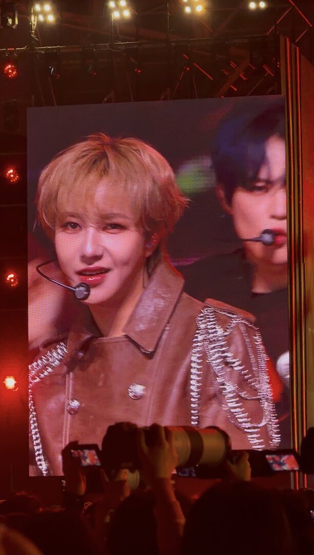 RENJUN ON BIG SCREEN 🫶

cr. luvmkz