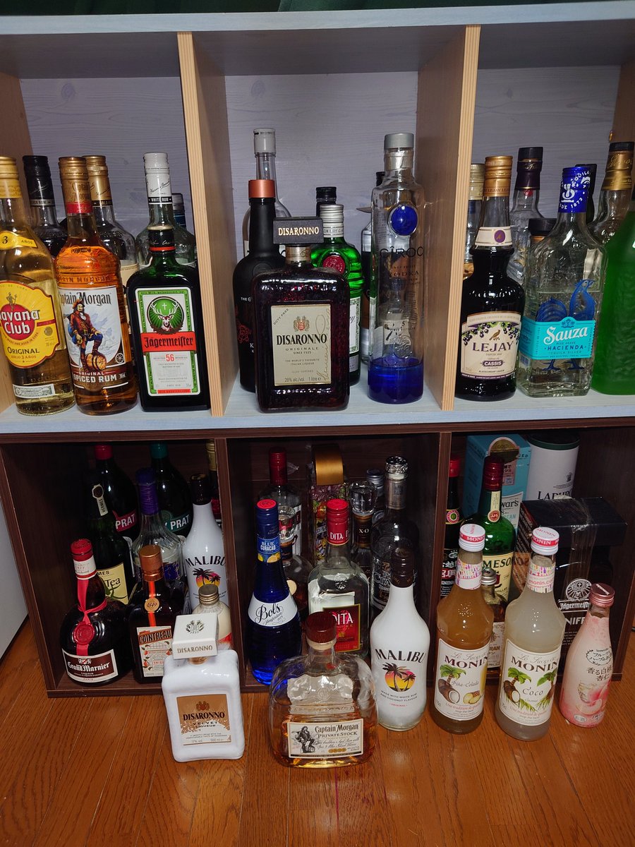 BarContrast's tweet image. たまに聞かれるので店長の酒棚を公開。とは言えこれは1年半前なので今は倍近くに増えてますが。