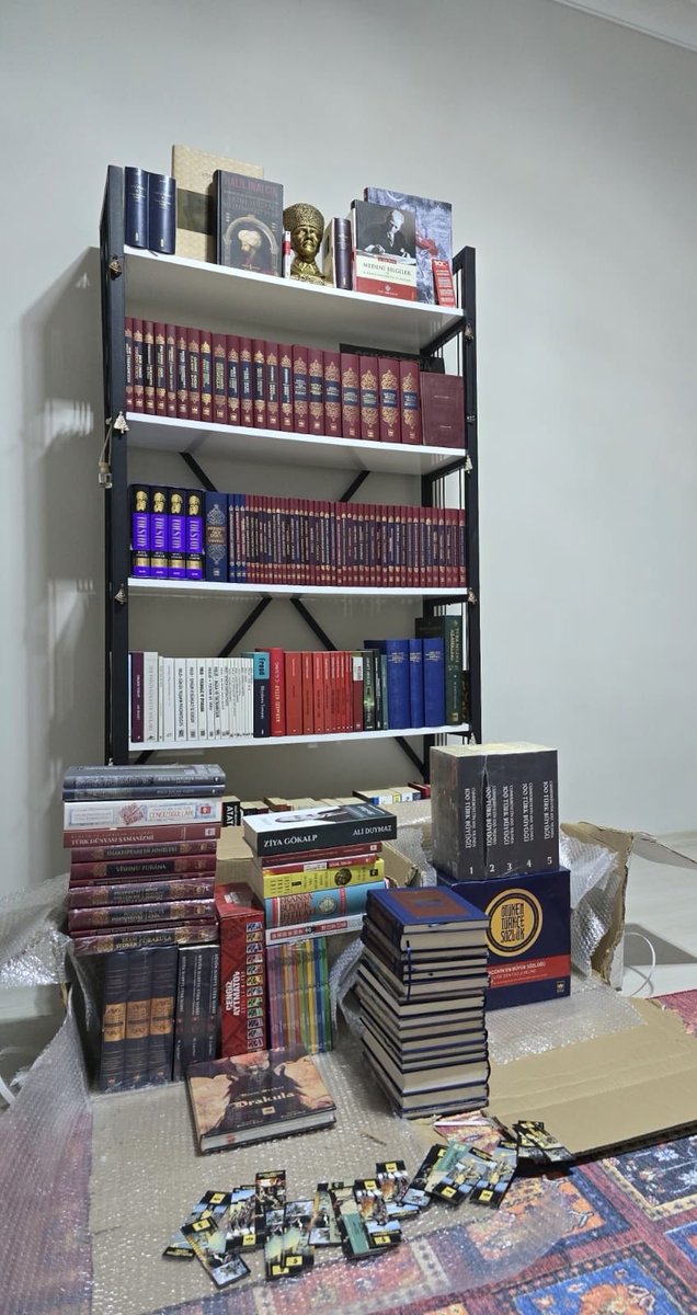 CorcKuluni2's tweet photo. Merakla beklediğim yeni kitaplarım geldi. Kitaplarım elime sağlam ve hızlı bi şekilde ulaştı teşekkürler @otukennesriyat bi dahaki kampanyada görüşmek üzere https://t.co/0fv3CH7qo2