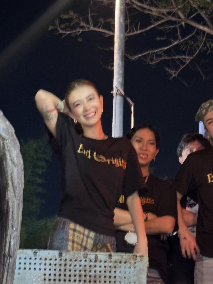 MacuNars's tweet photo. mas active si Fyang.....parang hindi napapagod, nakikipag interact talaga sya sa mga fans.....grabe ang energy, at higit sa lahat....napaka ganda nmn talaga
MMFFARADA WITH JMFYANG
#SOFIASMITHisDJELLE
#JMIBARRAPartyAsJames https://t.co/S4b3UVxDRu