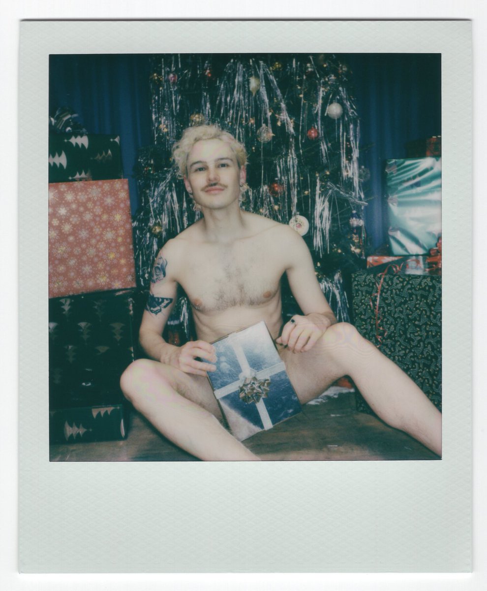 #malenude #malenudes #polaroid #polaroids #polroidnudes #queerart <a href="/rcard/">TC</a>.bsky.social