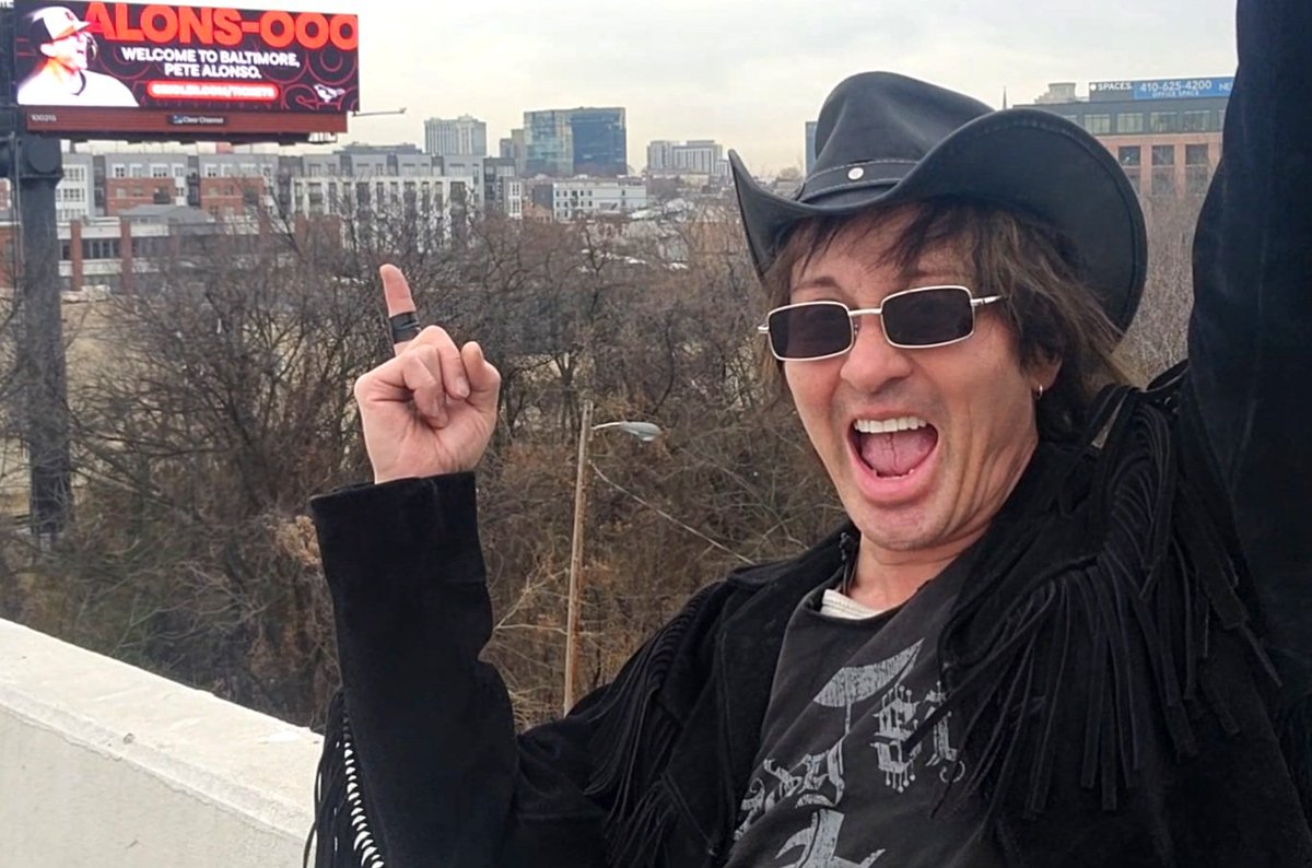 johnnyalonso's tweet photo. This town ain't big enough for TWO Alonsos!! 🔥🔥🔥🔥 @Orioles @wjz #Baltimore #actor #JohnnyAlonso #awesome https://t.co/fArC7gdVPh