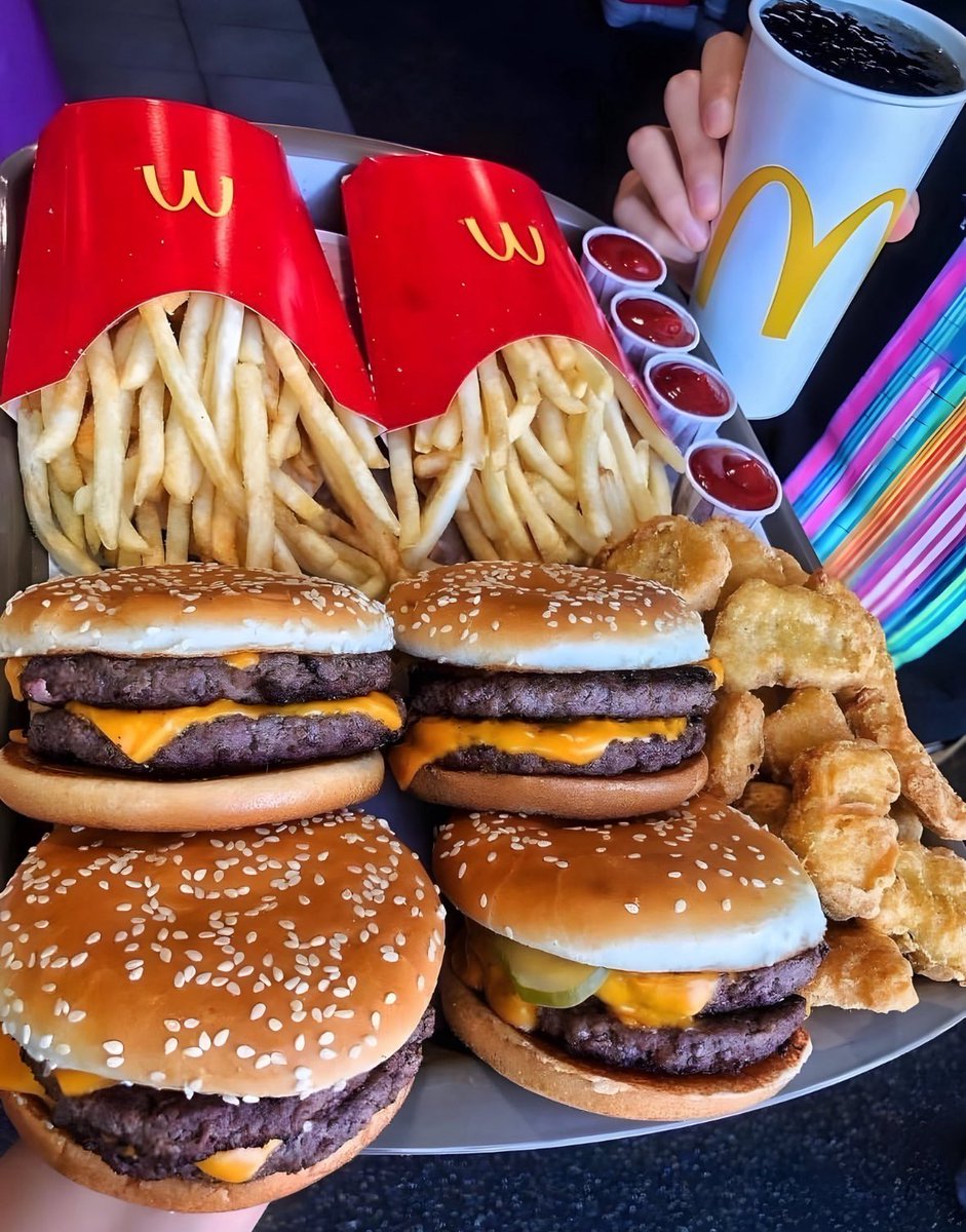 TrumpsHurricane's tweet image. What’s the FIRST  thing that comes to mind when you see this ??