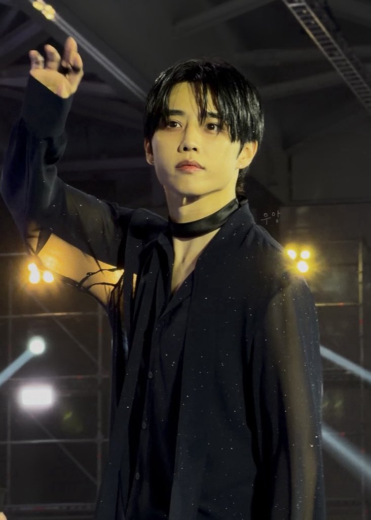 kswoo_000412's tweet image. 251219 가요대축제 #선우 눈밑점 좋다 쿄쿄