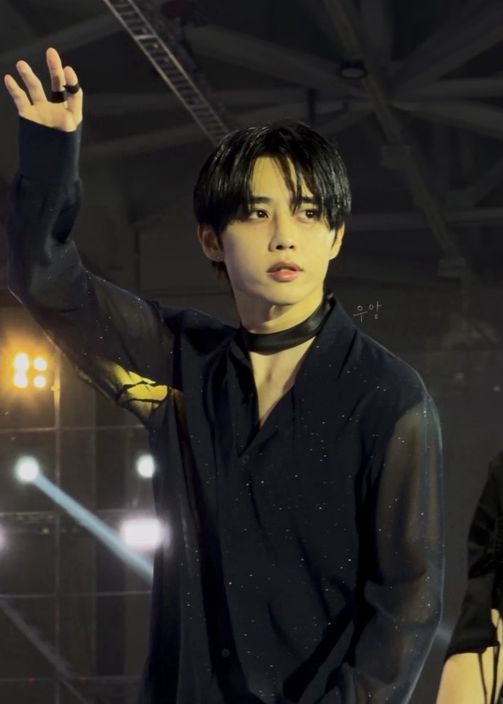 kswoo_000412's tweet image. 251219 가요대축제 #선우 눈밑점 좋다 쿄쿄