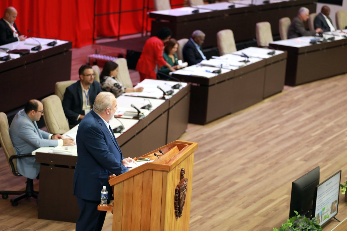 Informamos a los diputados sobre lo hecho en cada uno de los objetivos del #ProgramaDeGobierno, aún distante de lo que demanda la economía y, sobre todo, el pueblo. Pero las transformaciones avanzan y hemos dado pasos concretos, como el establecimiento del mercado cambiario.