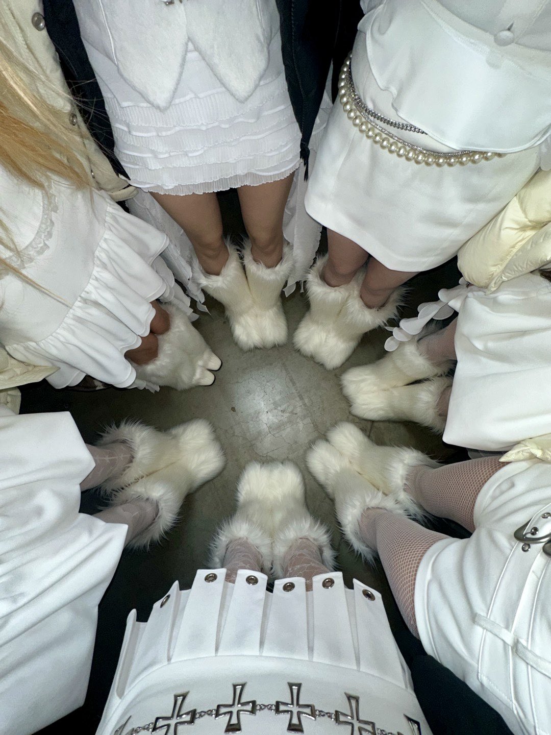 G8iRNfhbAAA34CK?format=jpg&name=large