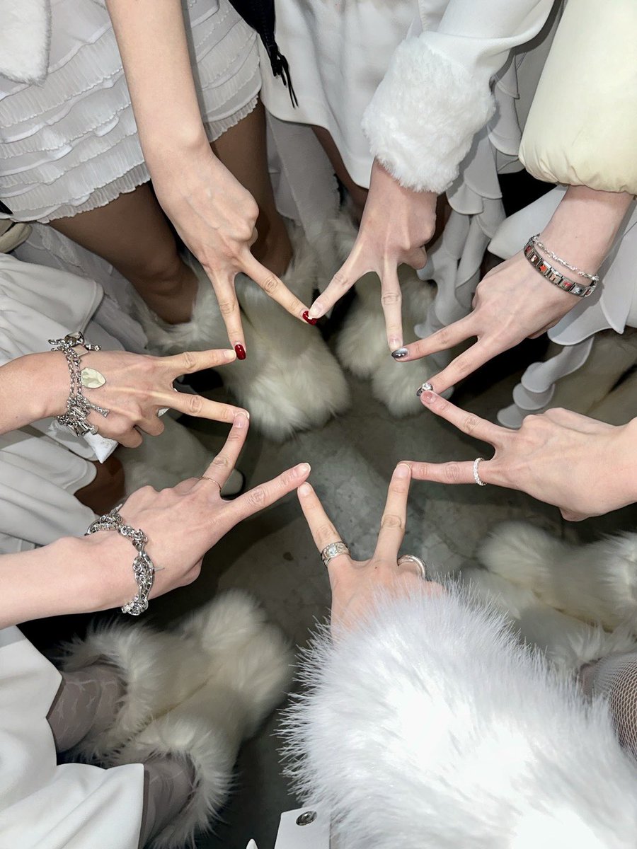 [📸] 251219 2025 KBS 가요대축제

가요대축제 완료🤧🔔!!
마치 연말 선물 같았던 오늘 🥹🤍
무대를 가득 채워준 러블리너스의 목소리도 ☺️..💗
언제나 러블리즈와 함께해 주셔서 감사합니다 (՞⸝⸝o̴̶̷̥᷅ ̫ o̴̶̷᷄⸝⸝՞)و♡

#Lovelyz #러블리즈