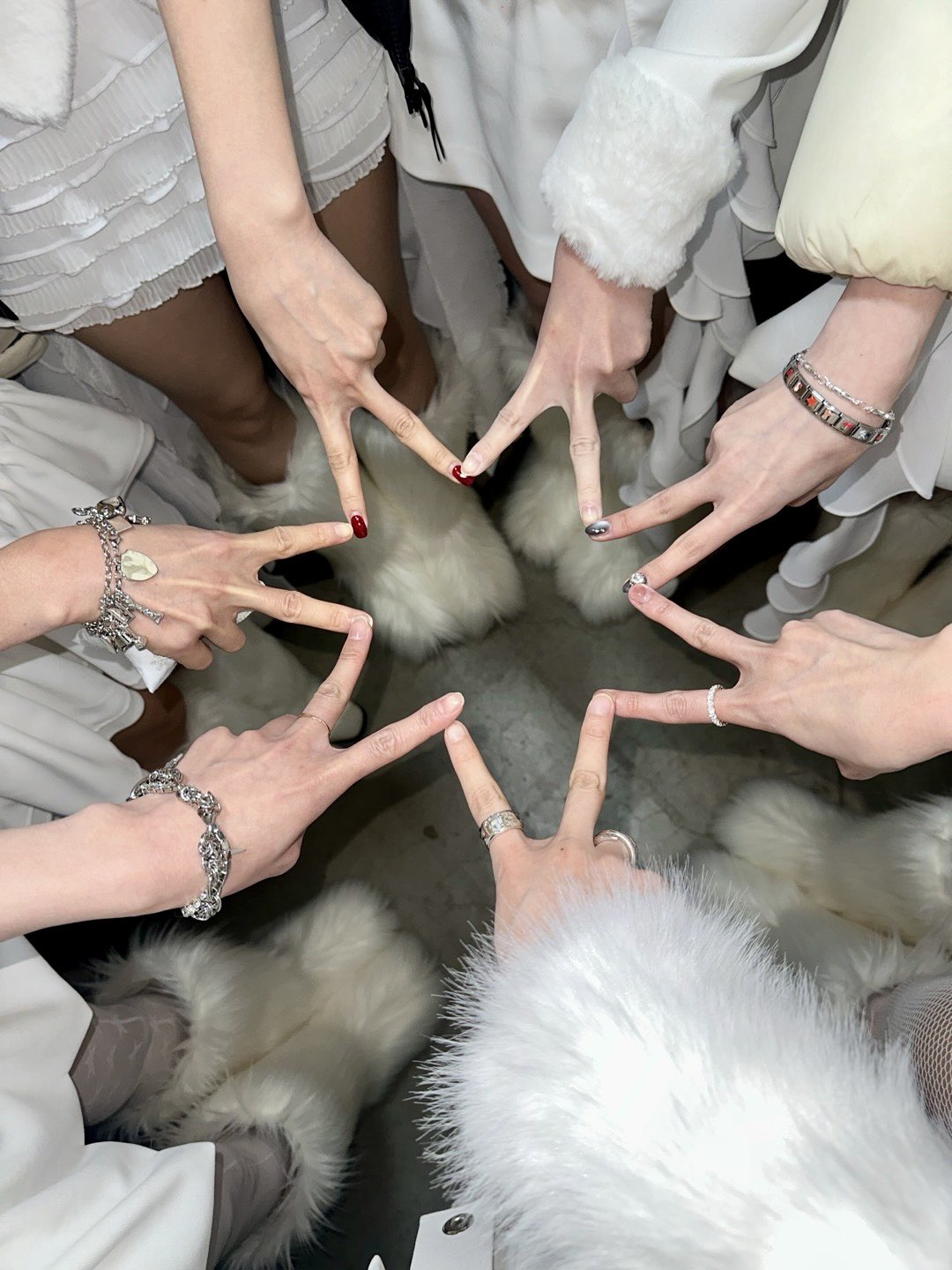 G8iRNfvbAAAujlv?format=jpg&name=large