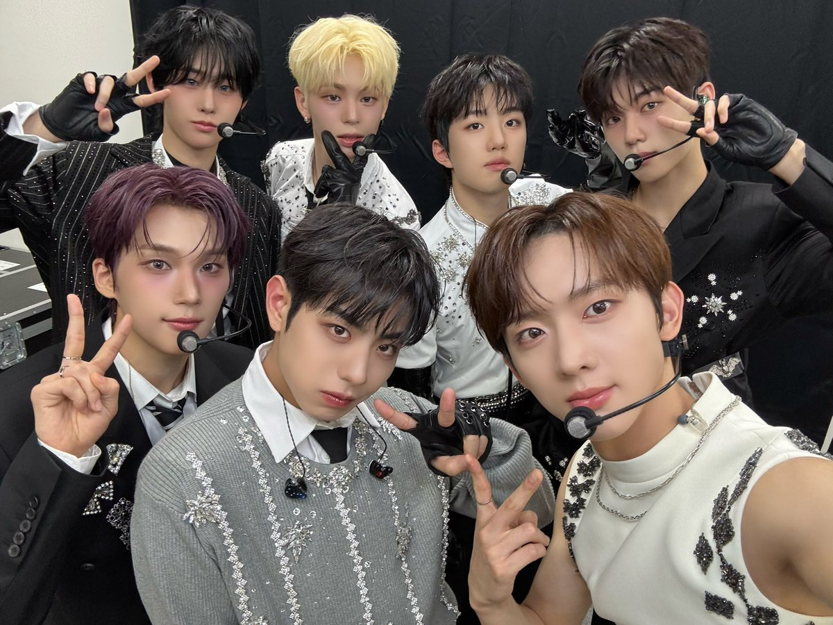 EVNNE_official's tweet image. [📸]
251219
KBS2 #2025KBS가요대축제 

엔브들 덕분에 행복했던 첫 가요대축제✨
사랑해 엔브🫶

#EVNNE #이븐