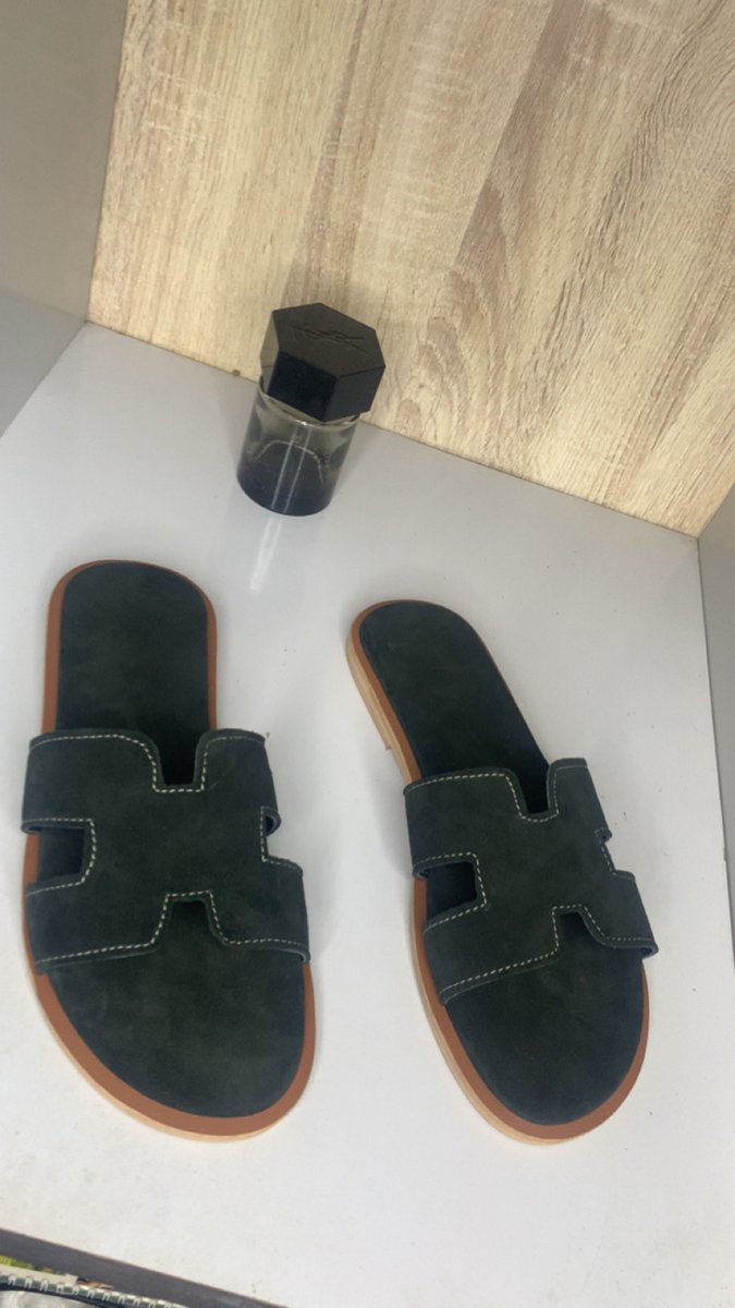 Adewuryii_'s tweet image. premium leather, clean finish all in one pair
 
place your order today #BKTFootwears #StepUpInStyle #HandmadeQuality 📍