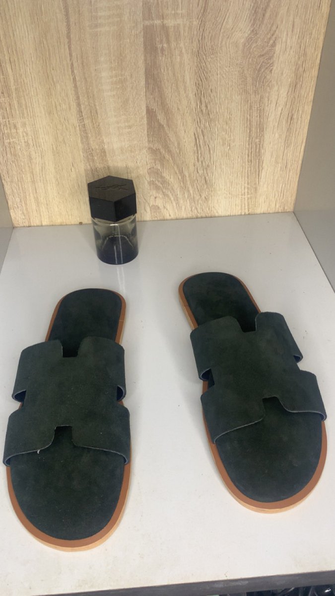 Adewuryii_'s tweet image. premium leather, clean finish all in one pair
 
place your order today #BKTFootwears #StepUpInStyle #HandmadeQuality 📍