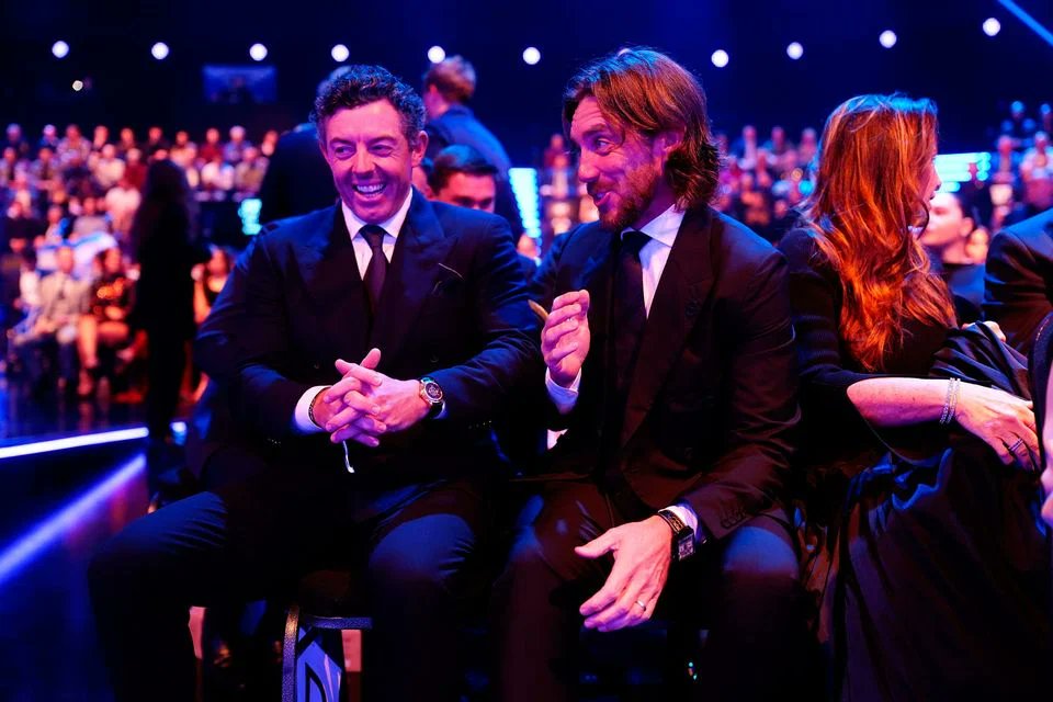 ActionGameNow's tweet photo. Rory McIlroy wins #BBCSportsPersonality of the Year and pays a touching tribute to his family: “They’re my rock.” 🏆👏 #SPOTY #Golf 
https://t.co/KblNGR2Ub5 https://t.co/sUCam6SprX