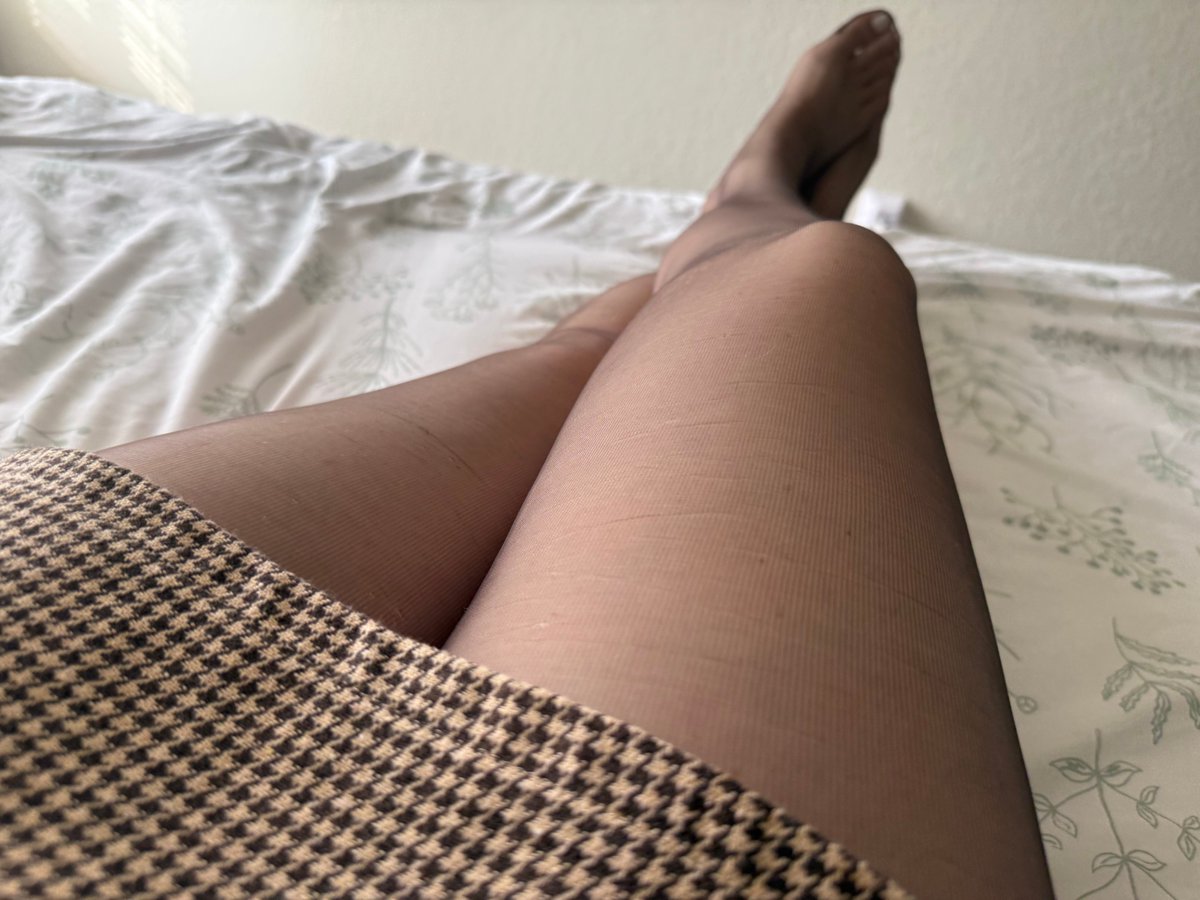 DommeHeels's tweet photo. Kneel and stare, beta. My feet command your cash, tribute now findom pigs https://t.co/r3xUg1Kg3L