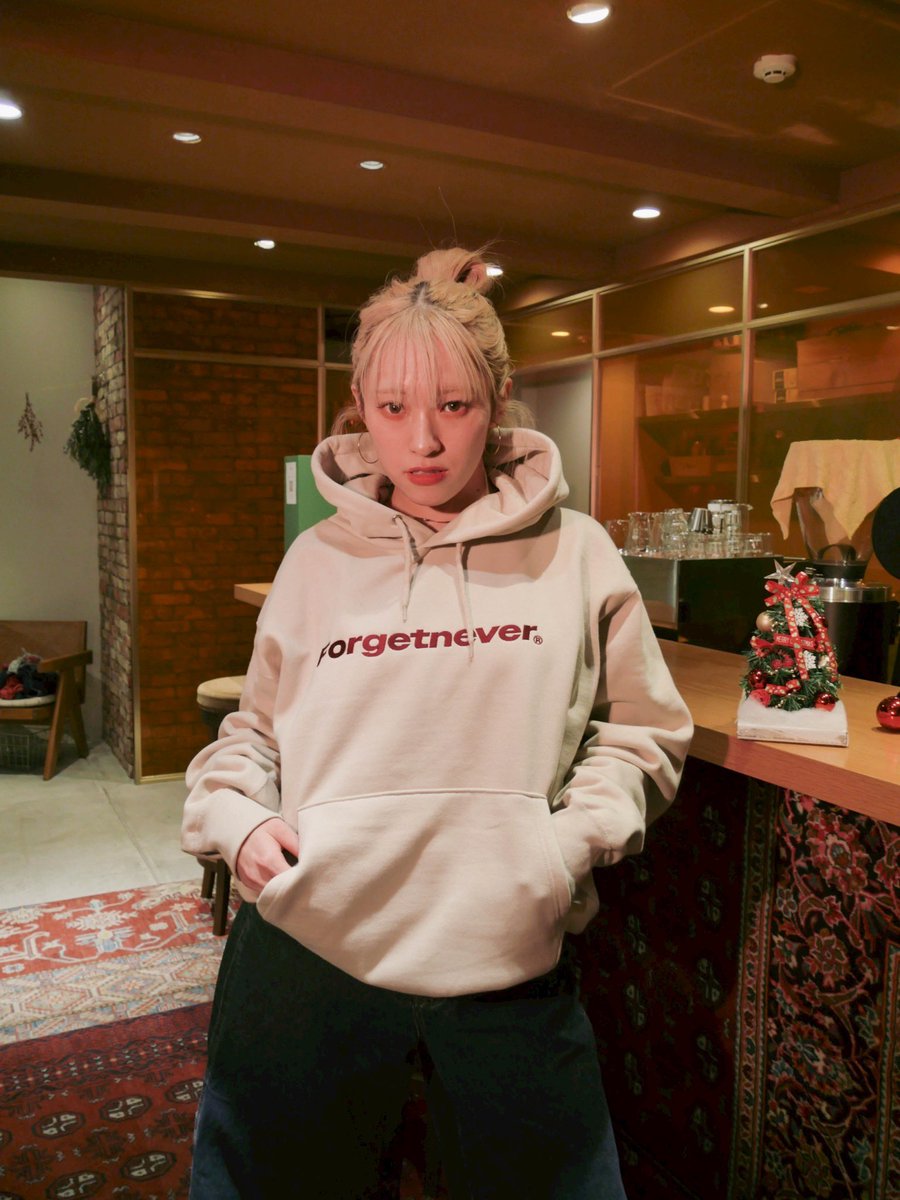 forget_never_'s tweet image. FORGET NEVER定番のスウェットパーカー。

FORGET NEVERロゴを刺繍でオン。

肉厚でヘヴィーな生地とオーバーシルエットで、デイリーに着回しができるアイテム。

Xmas SALE開催中🎄

forget-never.com

#フォーゲットネバー　#forgetnever