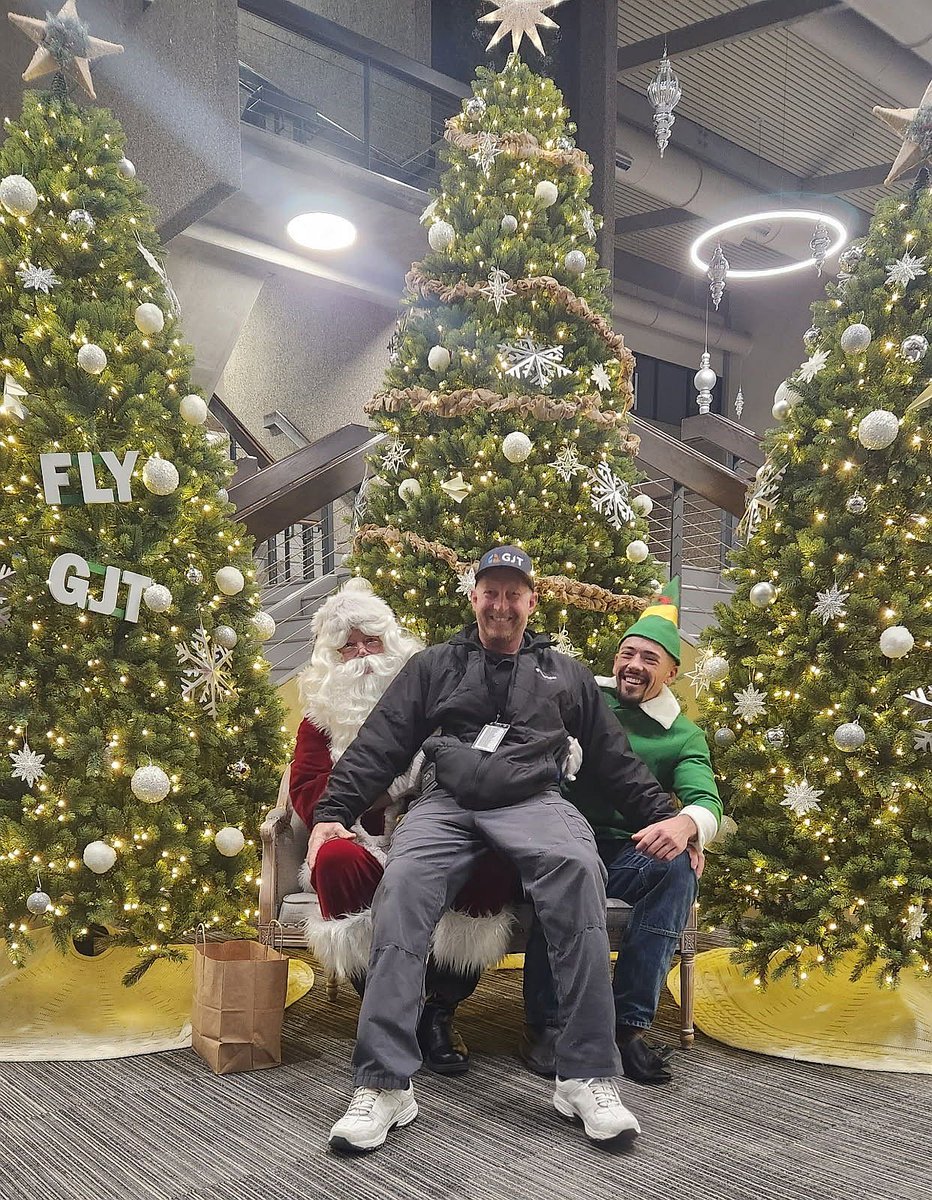 Santa landed at GJT this week to greet our customers and to spread some holiday cheer! He plans to be in the passenger terminal today and will also be onsite next Monday and Tuesday. Make sure to swing by and get a photo with him before he returns to the North Pole. #flygjt