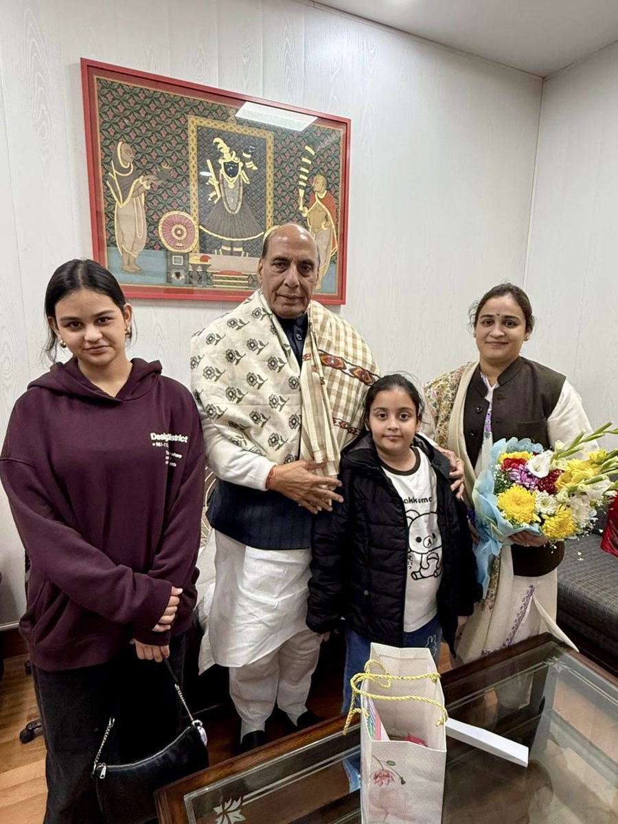 नई दिल्ली में देश के माननीय रक्षा मंत्री आदरणीय श्री <a href="/rajnathsingh/">Rajnath Singh</a> जी से शिष्टाचार भेंट की।