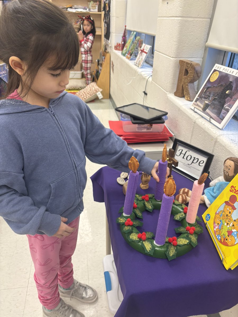 Although it’s the last day before Christmas break, we remember the reason for the season. We light the last candle on our Advent wreath: Love <a href="/SLRuizSchool/">San Lorenzo Ruiz Catholic School</a>
