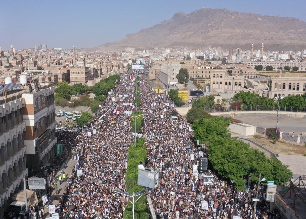 🔴 عاجل| 

⭕️بيان المسيرات المليونية في #اليمن: 

- نؤكد تمسكنا بالقرآن الكريم ونرفض أي إساءة أو استهداف له

- ما يتعرض له القرآن الكريم من حملات إساءة متكررة وممنهجة هو جزء من الحرب الصهيونية الشاملة