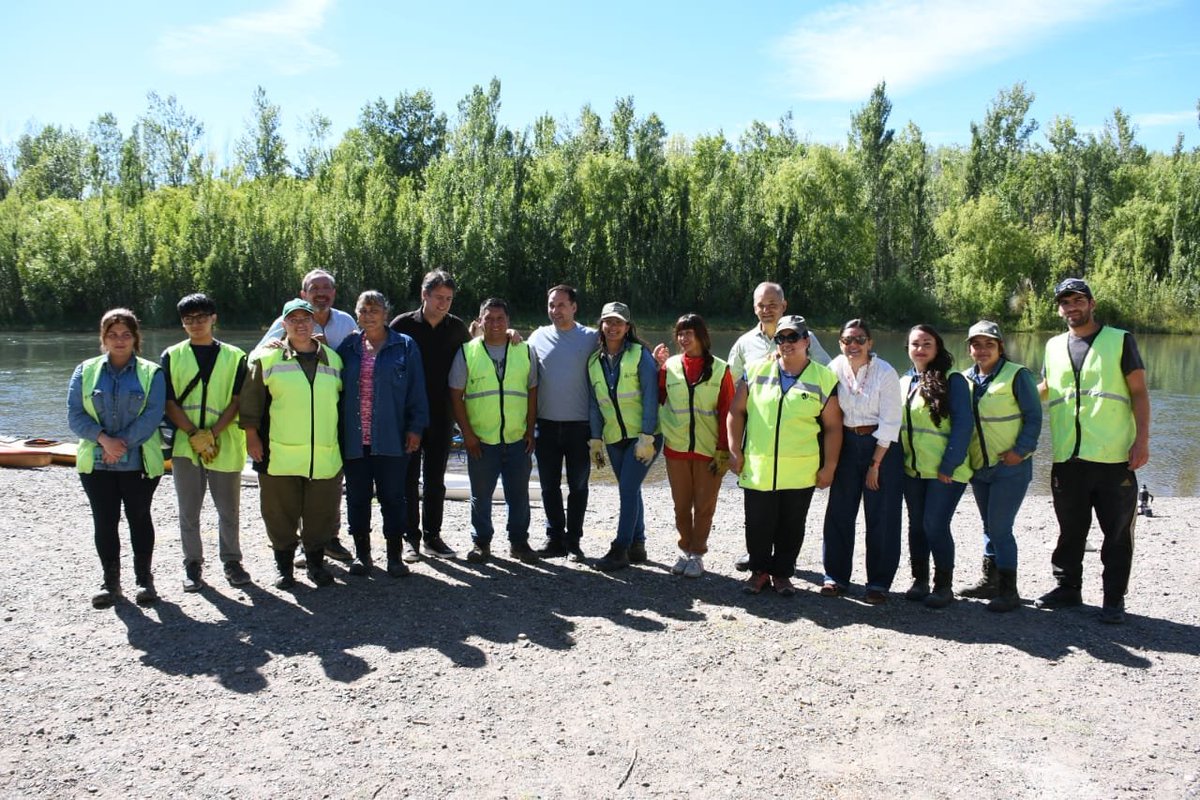 ¡Vuelve el Cole al río! 🚌🌊 Desde el 1° de enero, el transporte público llegará a los balnearios desde cada rincón de Neuquén para que todos disfruten del Limay.
✅ 64 unidades con frecuencia de 30 min. ✅ Líneas exclusivas y extensiones de recorridos (3, 11, 17, 24 y 26)
