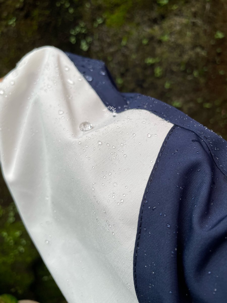hooplaa_'s tweet image. ONE OF MY BEST BUY : 

waterproof &amp;amp; windbreaker jacket for riding/outdoor activities (only 100kan)✨