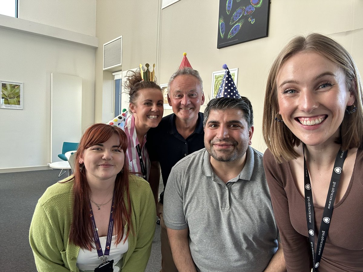 jo_ward08's tweet image. Finishing off in the lab and feeling very grateful for a fabulous year with an even better team 😍 the biggest thank you to the dream supervisors @Chillslincoln79 @psquireslincoln for the opportunities, support and laughs- you make doing a PhD the dream #womeninstem #phdchat