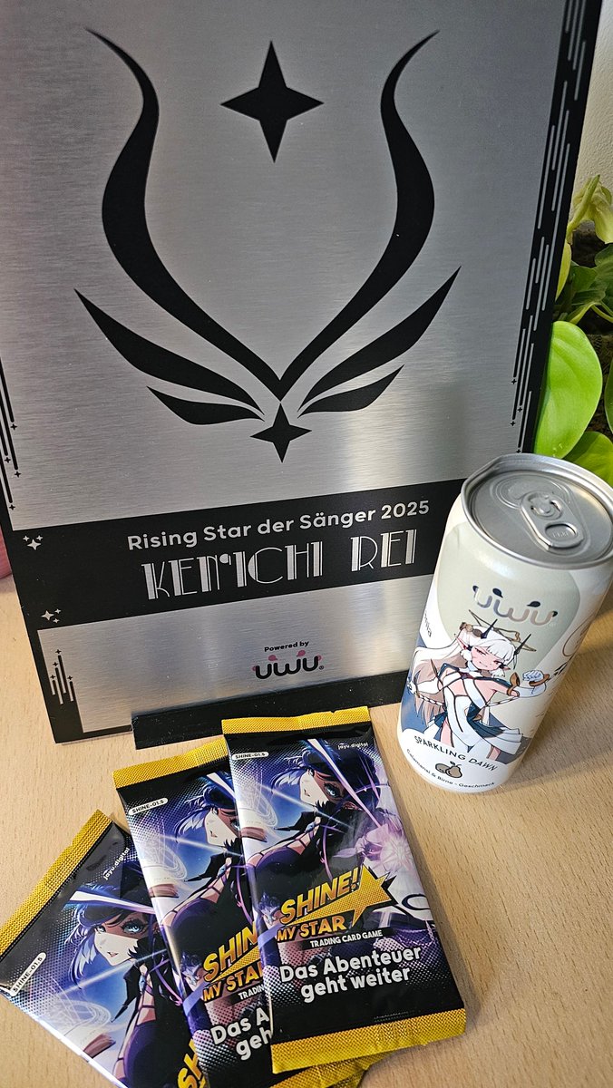 Danke, <a href="/jayuhime/">Jayu ✩ Magical Girl VTuber</a>, <a href="/ShineMyStarTCG/">Shine! My Star | Zeichenwettbewerb</a>  und <a href="/uwudrink/">UWU®</a> für das Paket!

Ich fühle mich sehr geehrt, den Titel als Rising Star der Sänger an die Wand hängen zu können. 🤩