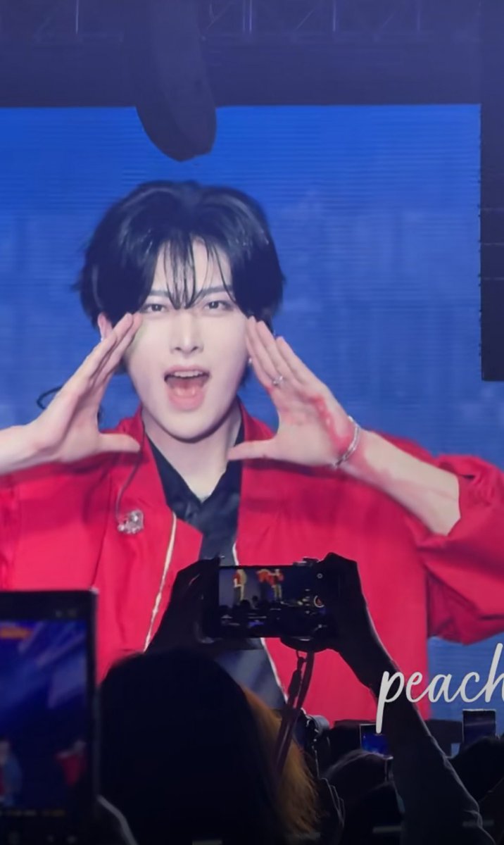 bobaruirui's tweet image. HES MAD AS HELL