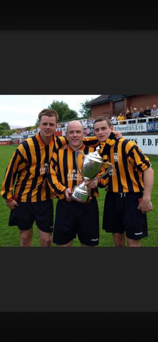 Kilbirnie Ladeside FC are delighted to announce Liam McGuinness on a short term deal!!🙌🏻🐝

Liam needs no introduction and is available for tomorrow game against Cumbernauld United. Welcome back Gintooooooo👊🏻🐝