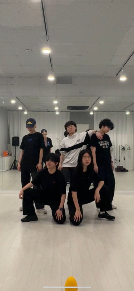 더이상 물러날 곳이 없는 지비지비 팟 누운채 발견 (흑막에 둘러쌓인 정해)
#루땐의겨울밤_출첵완료