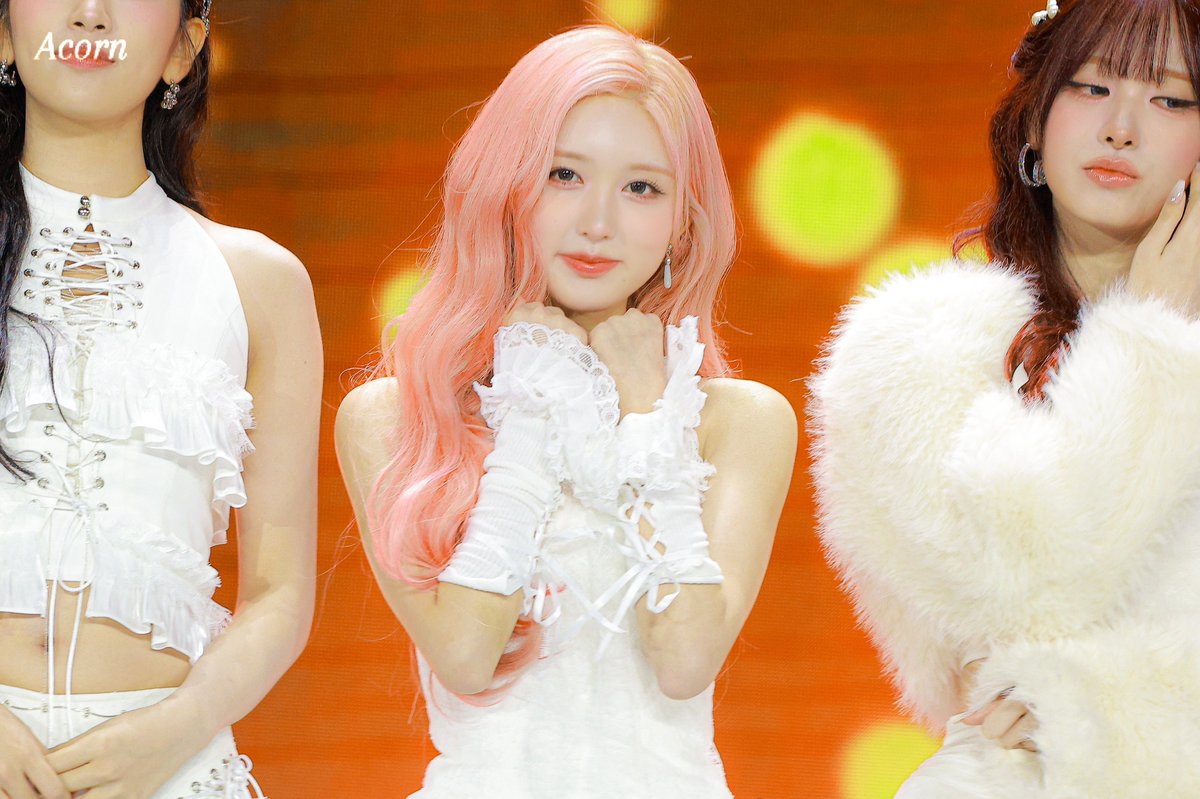 Acorn_GAEUL's tweet image. 251214 #IVE #아이브 #GAEUL #가을