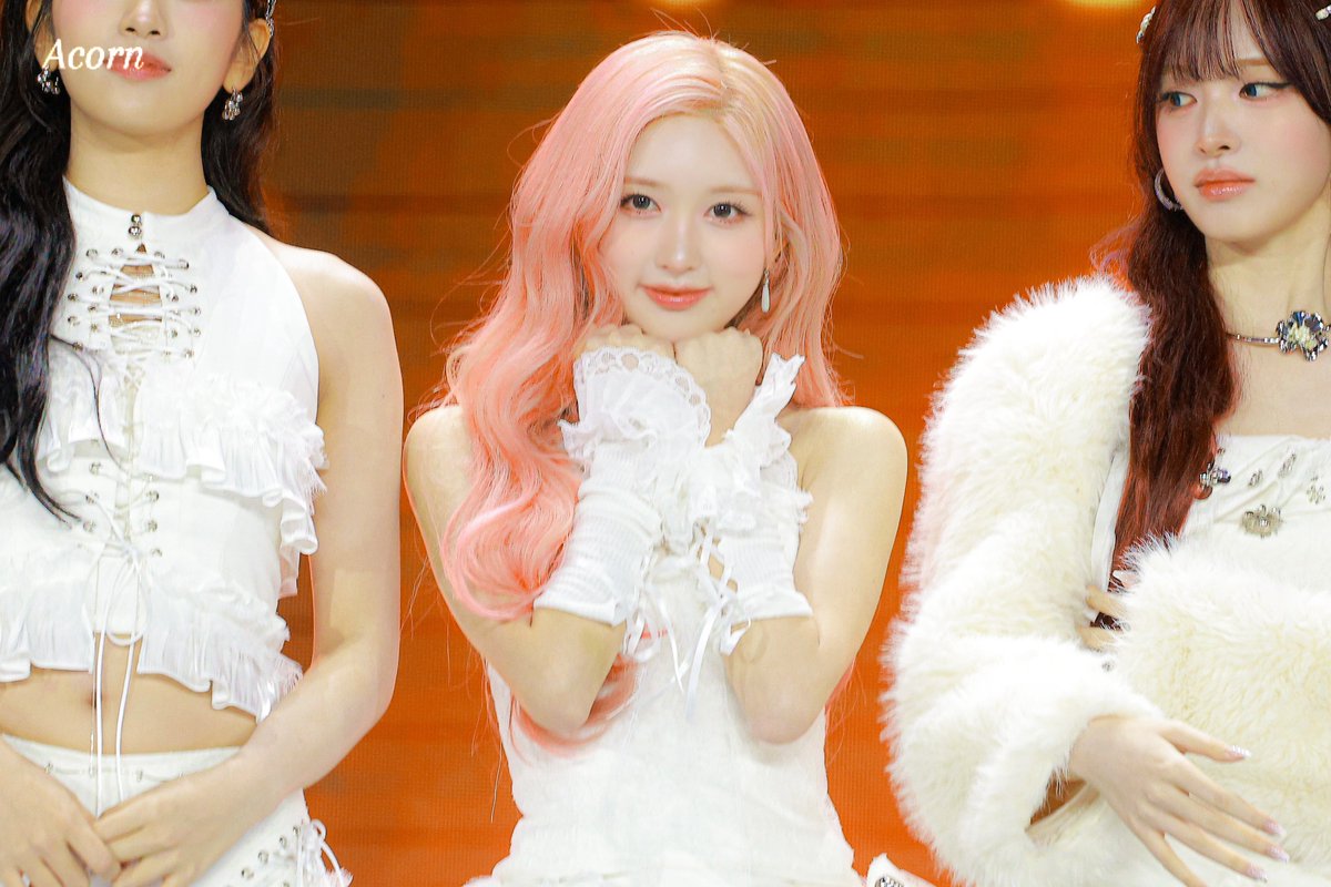 Acorn_GAEUL's tweet image. 251214 #IVE #아이브 #GAEUL #가을