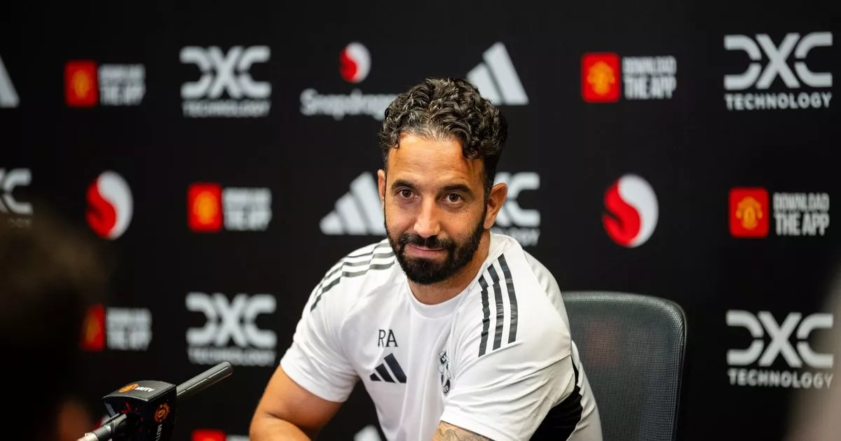 روبن أموريم خلال المؤتمر الصحفي: "بعد إعادة مشاهدة مباراة بورنموث، أدركنا أنه كان بالإمكان تجنب بعض الأهداف. علينا تقديم أقصى ما لدينا عند الدفاع، وأحيانًا نفتقد ذلك الانضباط الكامل" 