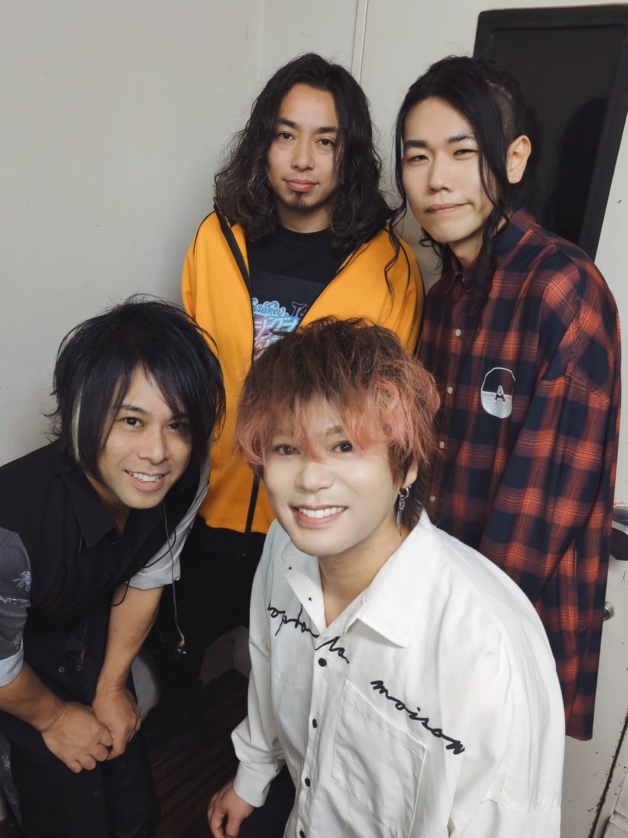 Sigmolize!!、ご来場いただきました皆様ありがとうございました！
2025年のSignal modeライブ納めでした。
2026年も4人で珍道中しながら、皆様に沢山会いに行きたいと思っております。
来年もよろしくお願い致します⚡