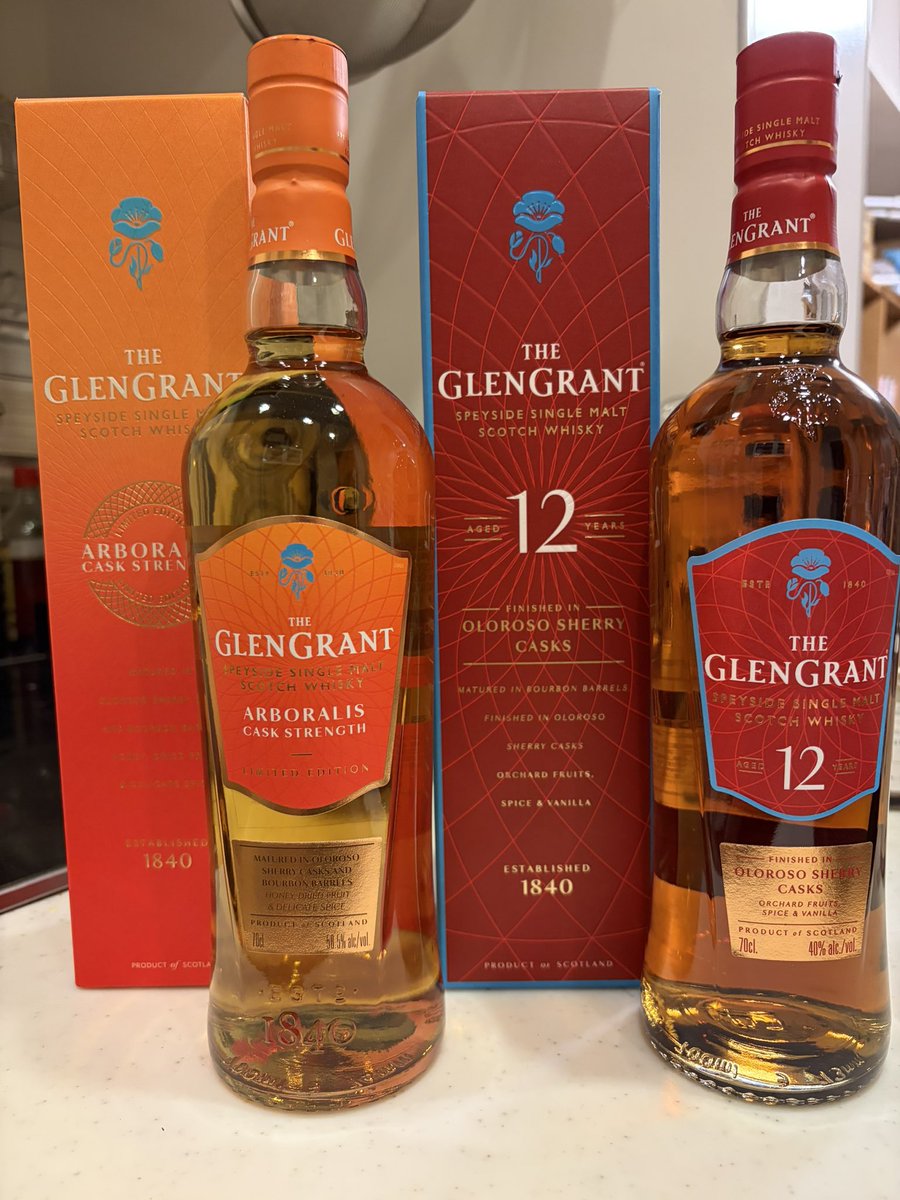 いかんなぁ。 レアなウイスキーを見つけて思わず買っちゃった。 左は