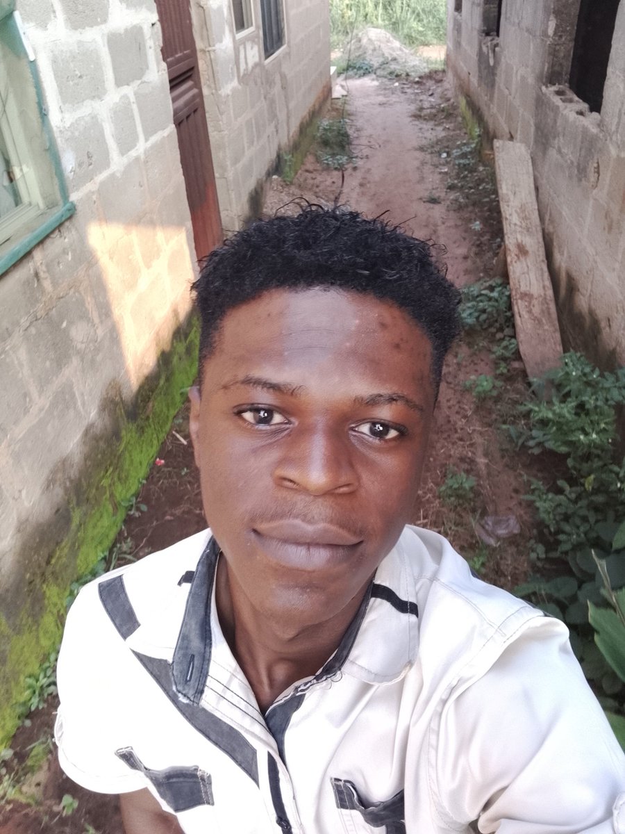 Izzyref's tweet image. The pfp:                                                       The Face: