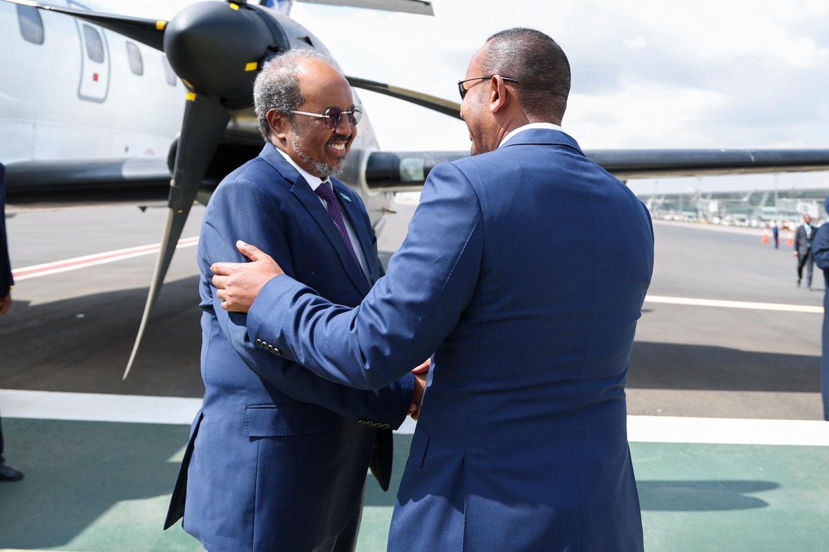 MowliidHaji's tweet image. #UPDATE: Somalia's President Visits Addis Ababa for Talks With Ethiopian Prime Minister

Somalia’s President Hassan Sheikh Mohamud paid a one-day working visit to #Addis Ababa, where he was received by Ethiopian Prime Minister Abiy Ahmed. 

According to statements from the Somali