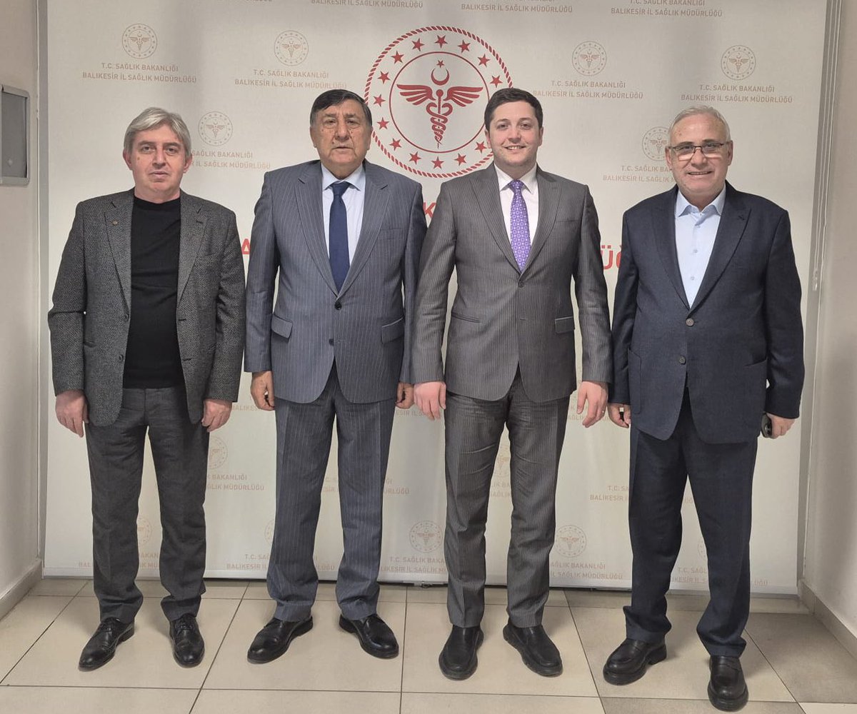 Yönetim Kurulu Başkanımız Mehmet Çetin, Yönetim Kurulu Başkan Yardımcımız Atilla Acar, Yönetim Kurulu Üyemiz Ali Özcan, Balıkesir İl Sağlık Müdürü Dr.Miraç Çavdar’ ı makamında ziyaret ettiler.
Nazik ev sahipliği için teşekkür eder, yeni görevinde başarılar dileriz.