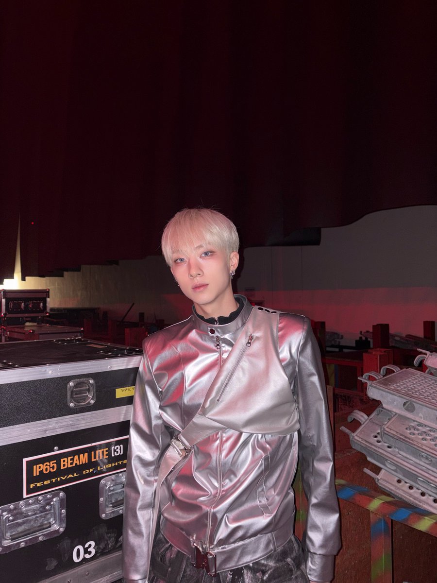 P1H_members's tweet image. 피스 해피 연말✌️

#P1Harmony #JIUNG