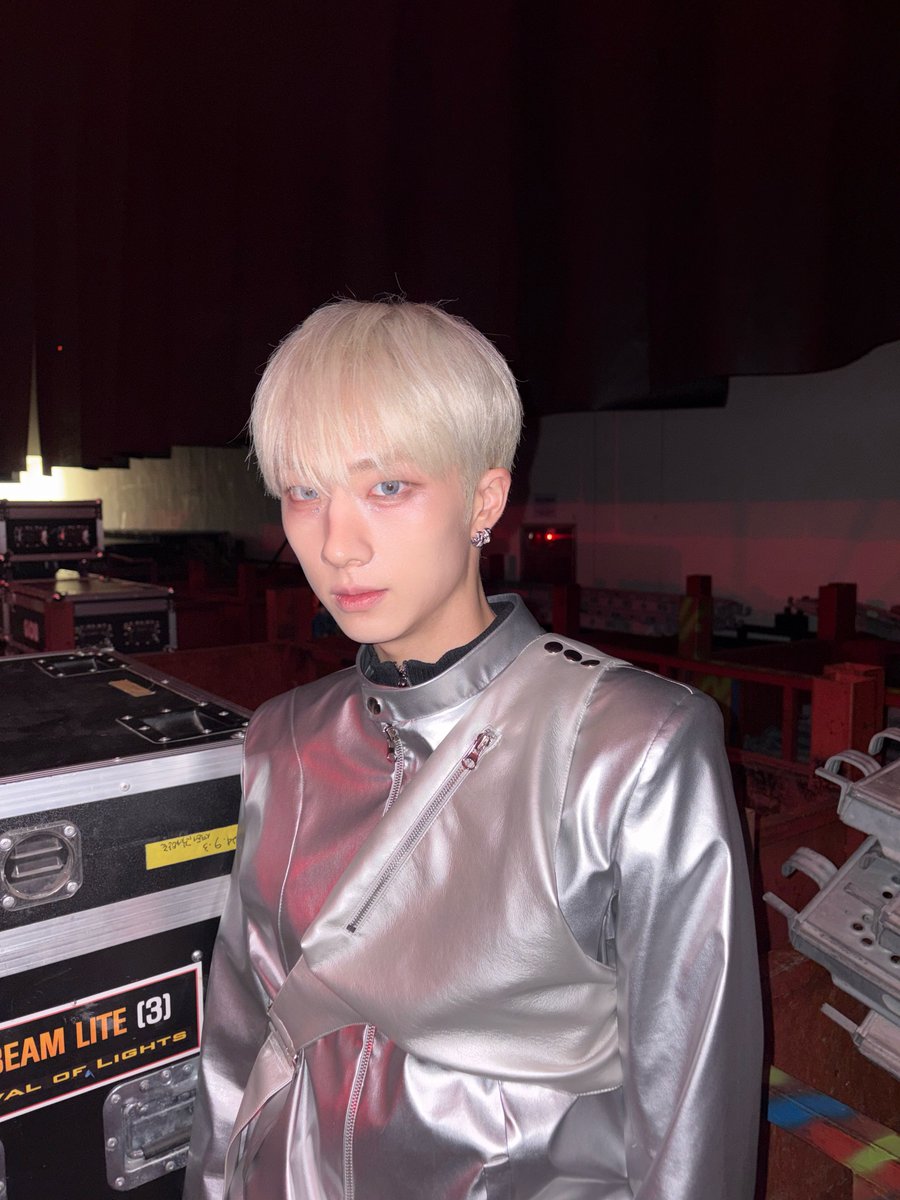 P1H_members's tweet image. 피스 해피 연말✌️

#P1Harmony #JIUNG