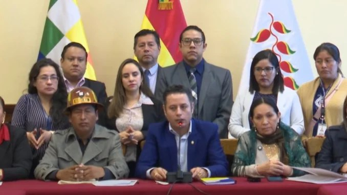 laepocabo's tweet photo. #19dediciembre #Bolivia 
Las principales bancadas de la #AsambleaLegislativaPlurinacional acordaron elaborar y presentar un #proyecto de #ley para abrogar el #DecretoSupremo5503, que eliminó la #subvención a los #combustibles👇
https://t.co/FtuHT8FtjC https://t.co/LidhF9avv5