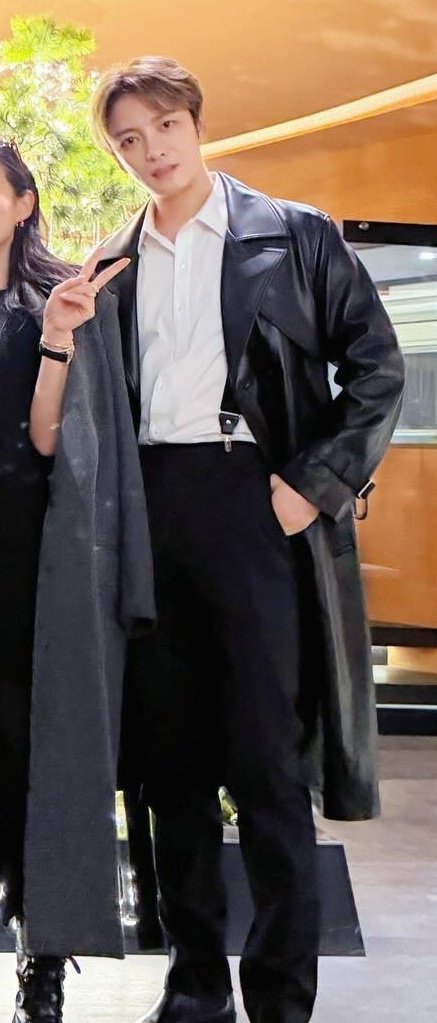 The forehead! The leather coat! The suspenders!