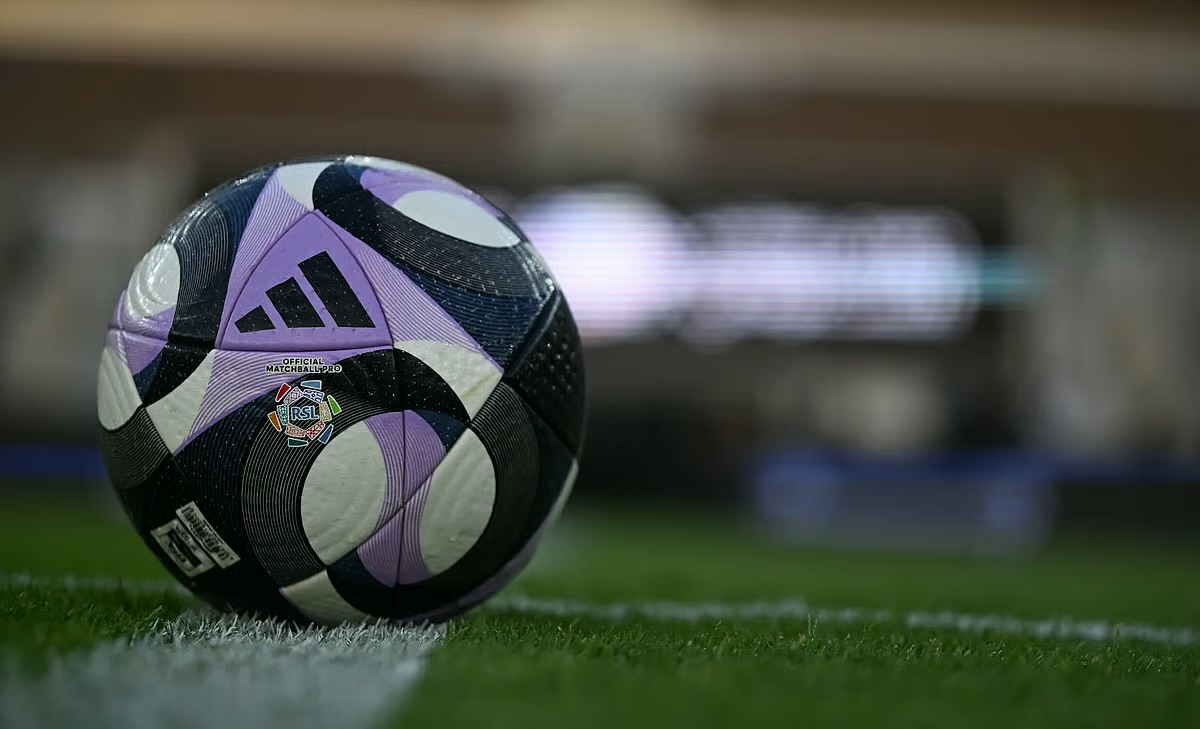 إعلان مواعيد مباريات الجولات من 13 إلى 22 من دوري روشن لموسم 2025-2026. رابطة الدوري السعودي تعلن جدول مباريات الجولات (13 22) بعد دراسة جاهزية الملاعب ومشاركات الأندية.. الاتحاد التعاون (الجولة 13) تُقام على ملعب الأمير عبدالله الفيصل بدل مدينة الملك عبدالله بسبب السوبر الإسباني.. الرياض الفيحاء (الجولة 14) والشباب نيوم (الجولة 15) على ملعب الأول بارك بسبب استضافة كأس آسيا تحت 23 عامًا.. الرابطة تؤكد التوازن بين متطلبات الأندية والمنتخبات وتجربة جماهيرية وتنظيمية مميزة 