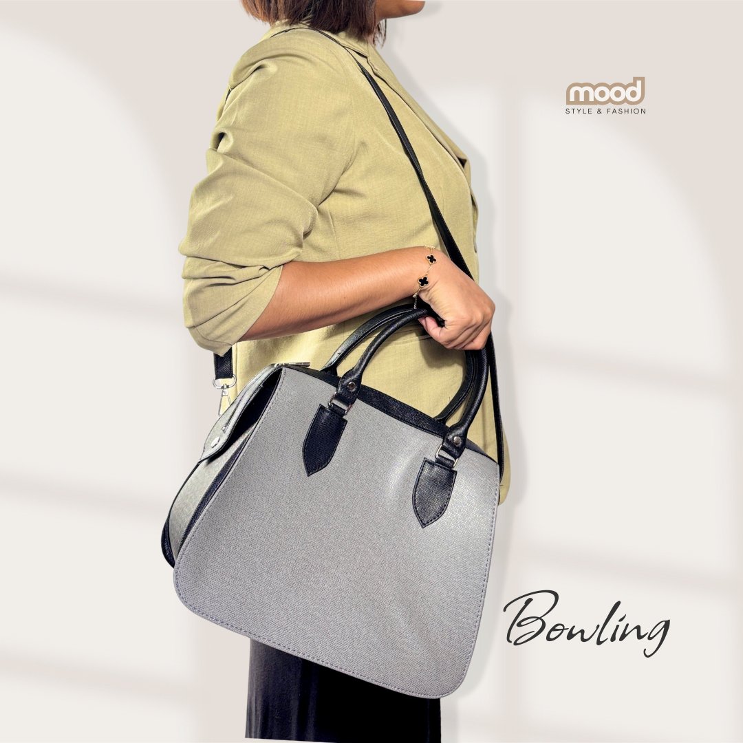 redbite29's tweet image. Modern, sleek, and versatile — meet the Bowling Gray.

A refined handbag with silver hardware, a spacious interior, and an adjustable sling strap for everyday comfort.

Minimalist style made for the modern woman.

✨ Order Here 
technowealthcreators.com/eshop/detail/b…