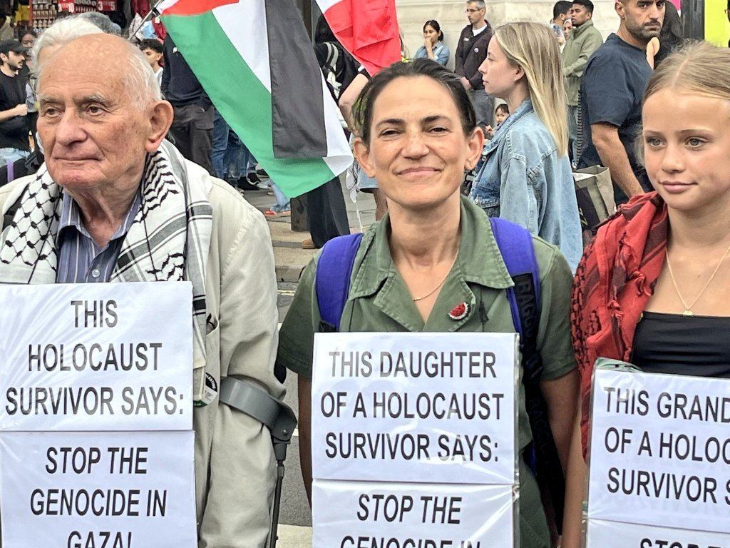 Nadira_ali12's tweet image. A Holocaust survivor.

The daughter of a Holocaust survivor.

The granddaughter of a holocaust survivor 

All stand together against the Genocide