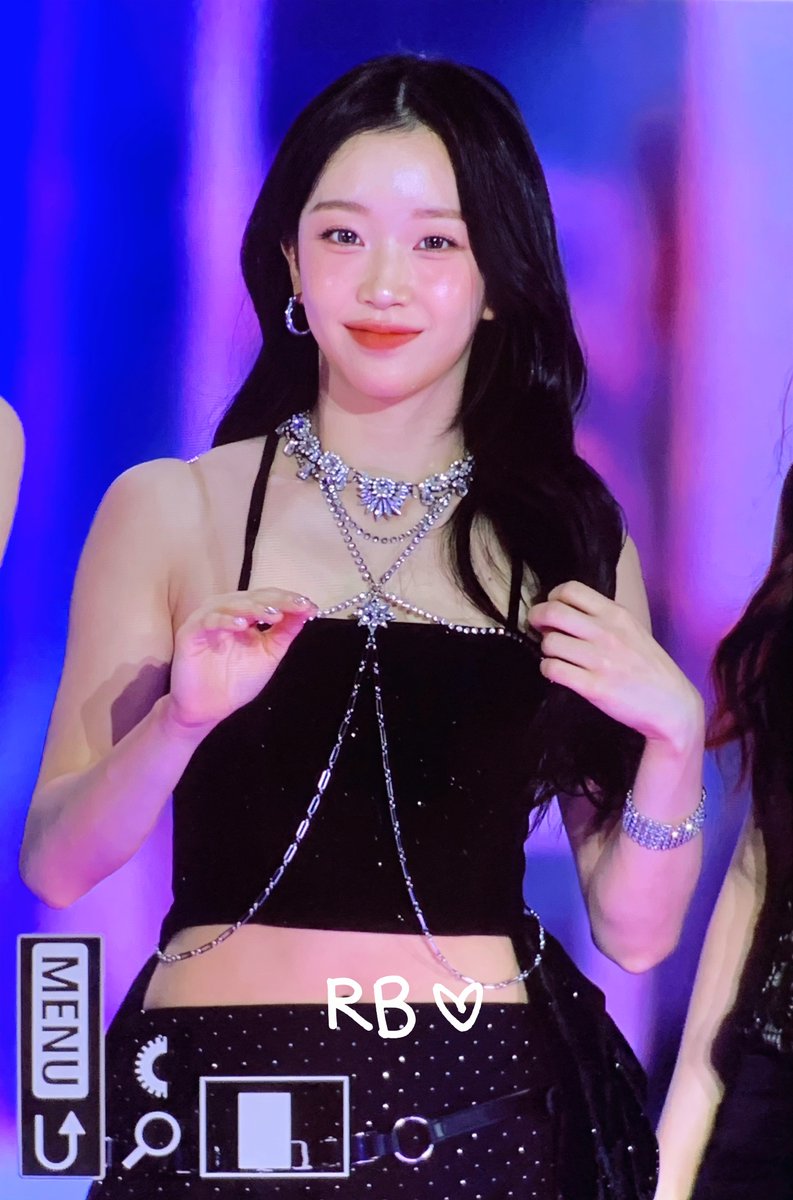 RBsumin's tweet image. 251219 연말수민더줘😭😭😭😭 #STAYC #SUMIN #스테이씨 #수민 #수민이_예뿌니