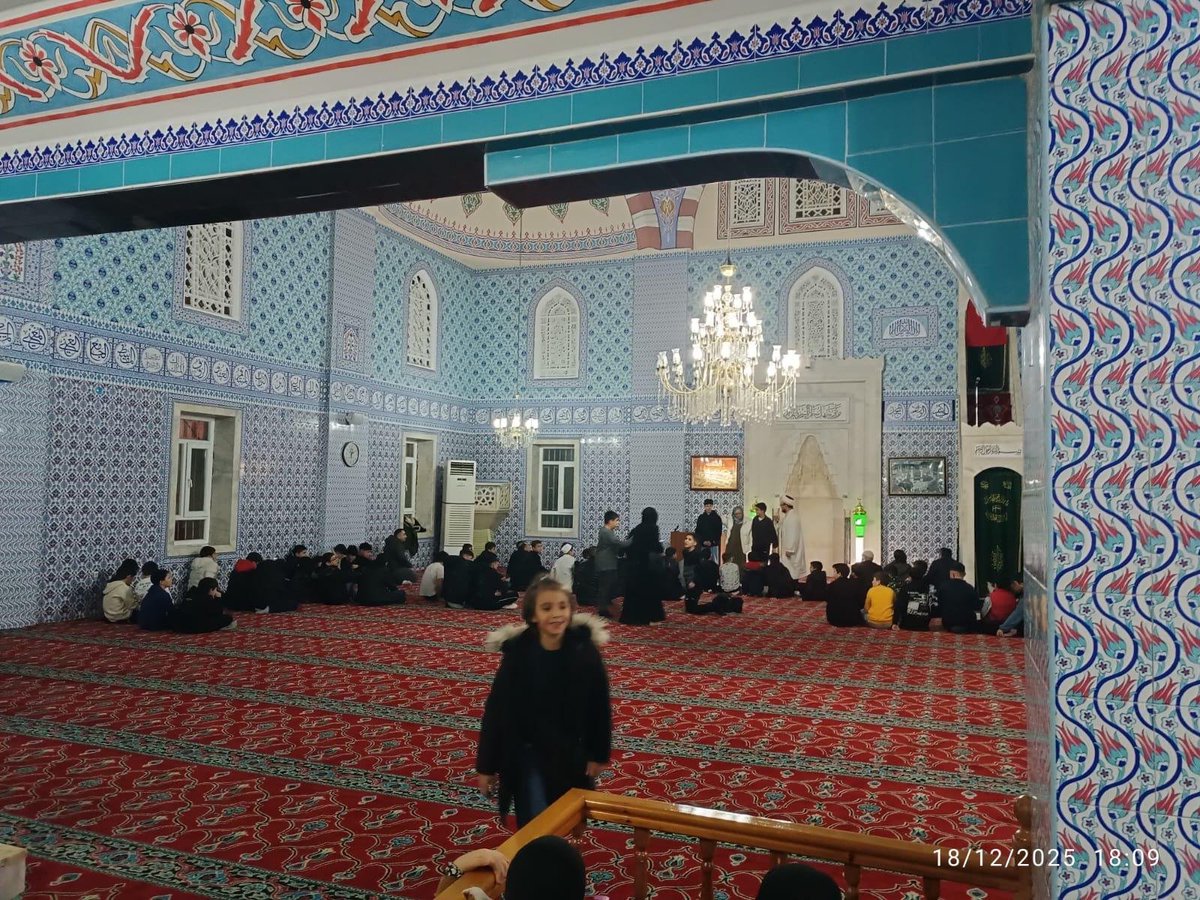 Vakti Kuşanmak Projesi kapsamında, cuma gecesi öğrencilerimiz ve aileleriyle birlikte Gani Camii’nde cami buluşması programı gerçekleştirilmiştir. +++
@Eti