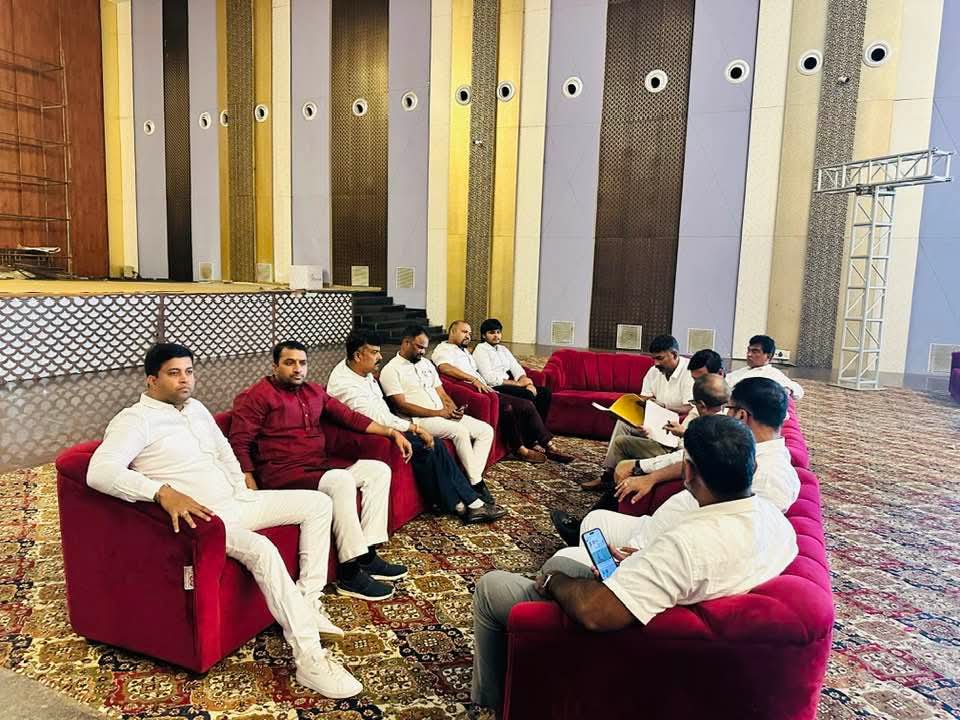 bhimashankarptl's tweet photo. ಇದೇ ೨೮ ರಂದು ಬೆಂಗಳೂರಿನ ಅರಮನೆ ಮೈದಾನದಲ್ಲಿ ರಾಜ್ಯದ ಎಲ್ಲಾ ಕನ್ನಡ ಪರ ಸಂಘಟನೆಗಳ ರಾಜ್ಯಾಧ್ಯಕ್ಷರ ನೇತೃತ್ವದಲ್ಲಿ ನಡೆಯಲಿರುವ ಜನರಾಜ್ಯೋತ್ಸವ ಕಾರ್ಯಕ್ರಮದ ಮುಖ್ಯ ವೇದಿಕೆ ತಯಾರಿಯ ಪೂರ್ವ ಸಿದ್ಧತೆ ಸಭೆಯಲ್ಲಿ ಭಾಗವಹಿಸಿದೆ. 

ಕಾರ್ಯಕ್ರಮದ ರೂವಾರಿಗಳು ಸಹೋದರ ಸನ್ಮೀತ್ರರಾದ ಭೈರಪ್ಪ ಹರೀಶ್ ಕುಮಾರ್,ದಾ.ಪಿ.ಆಂಜನಪ್ಪ ಸೇರಿದಂತೆ ಕನ್ನಡ ಪರ ಸಂಘಟನೆಗಳ ರಾಜ್ಯಾಧ್ಯಕ್ಷರು ಈ  ಸಭೆಯಲ್ಲಿ ಉಪಸ್ಥಿತರಿದ್ದರು.
