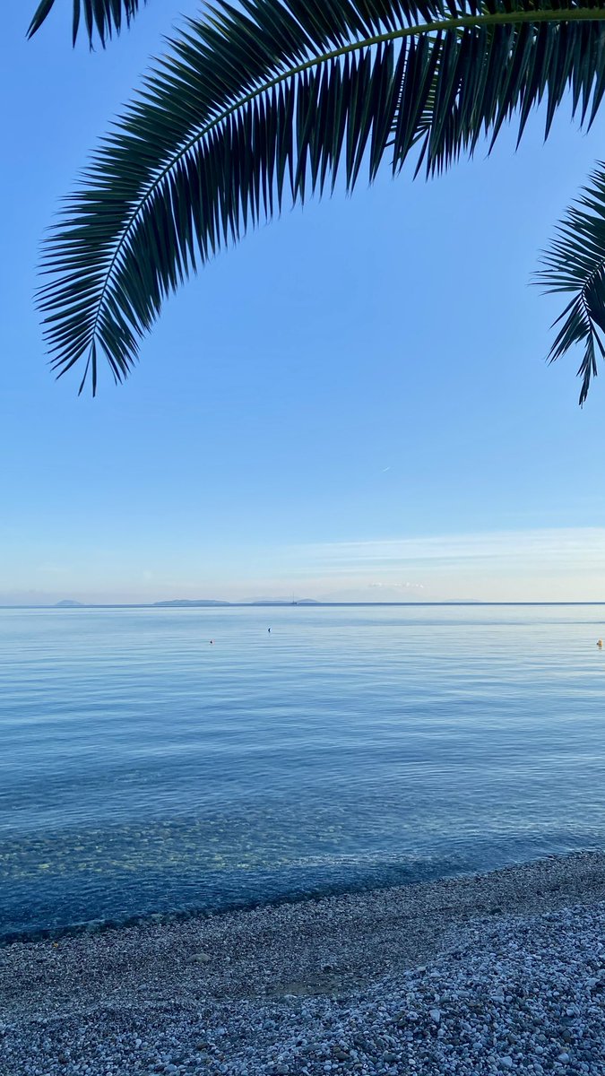 Ευλογημένος τόπος,
καταραμένοι άνθρωποι 
λένε…